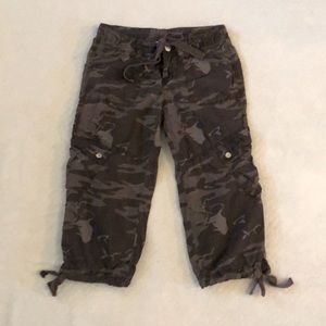 Victoria’s Secret London Jean camo cargo Capri